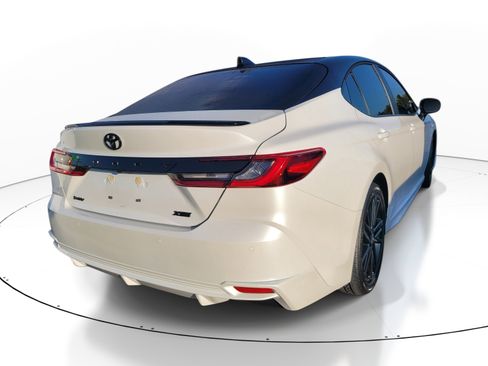 Used 2025 Toyota Camry XSE FWD image 4