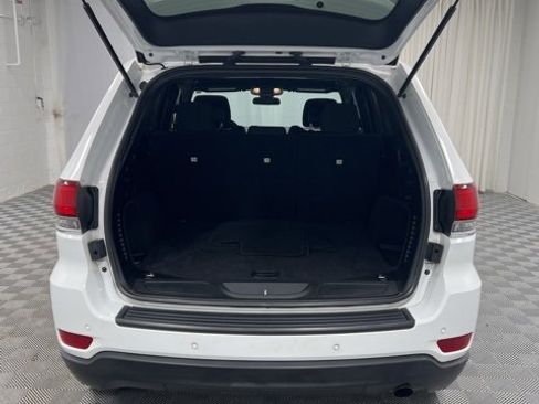 Used 2020 Jeep Grand Cherokee Laredo image 18