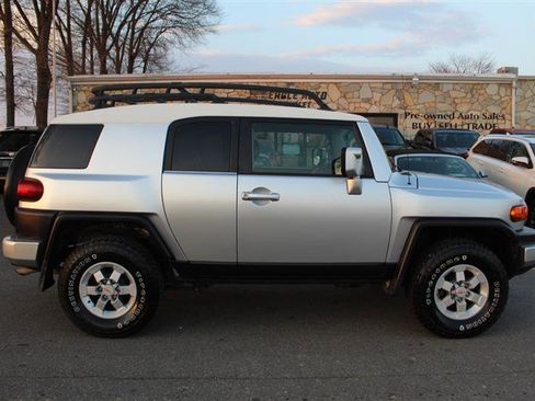 Used 2007 Toyota FJ Cruiser 2WD image 8