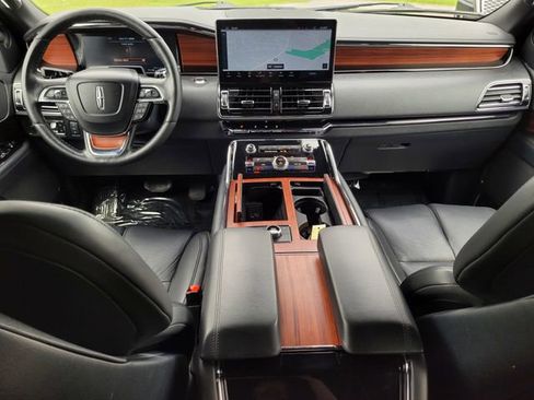 Used 2024 Lincoln Navigator Reserve image 11