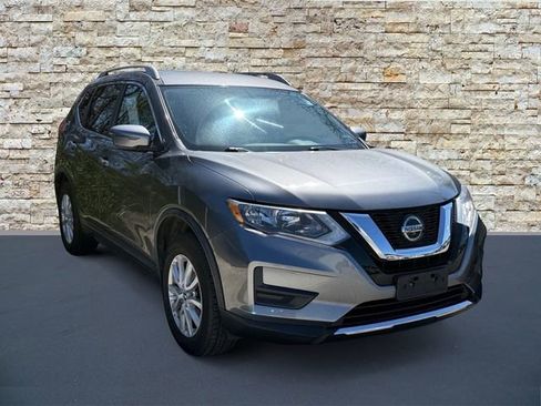 Used 2018 Nissan Rogue SV image 1