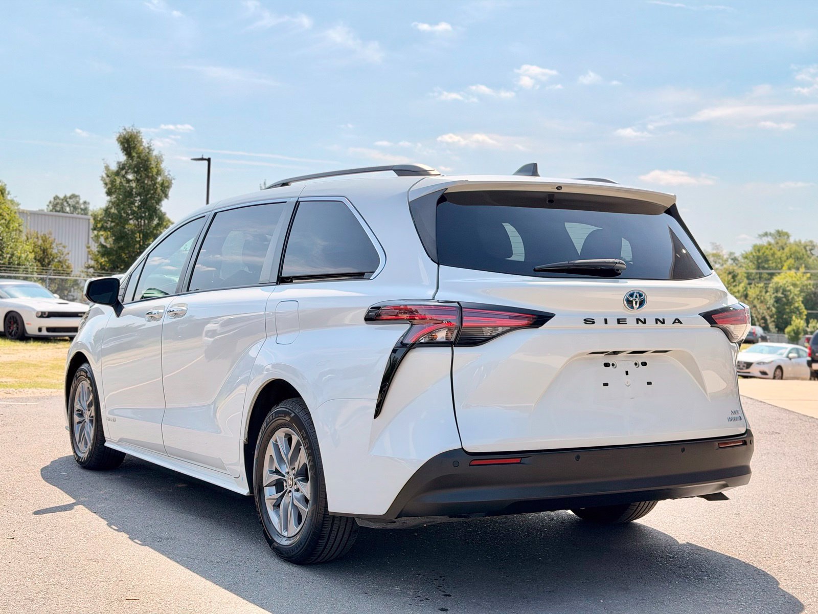 Used 2021 Toyota Sienna XLE FWD image 11