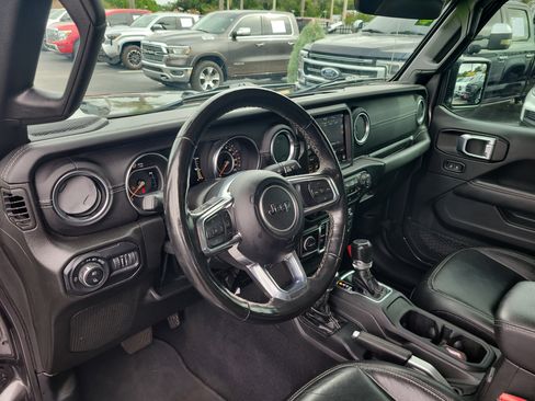 Used 2022 Jeep Gladiator Overland w/ Popular Equipment Package AWD/4WD image 19