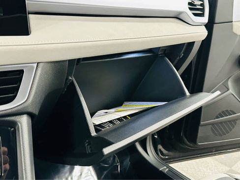 Certified 2025 Volkswagen Taos SE image 20