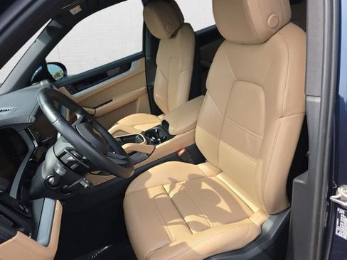 Used 2024 Porsche Cayenne AWD/4WD image 15