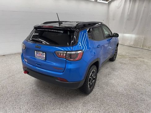 Used 2025 Jeep Compass Trailhawk AWD/4WD image 2