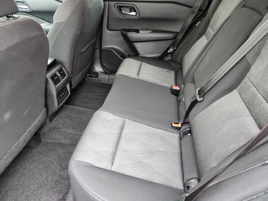 Used 2025 Nissan Rogue SV AWD/4WD image 19