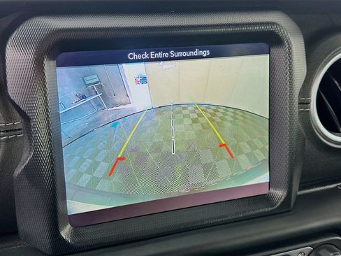 Used 2019 Jeep Wrangler Unlimited Sahara AWD/4WD image 14