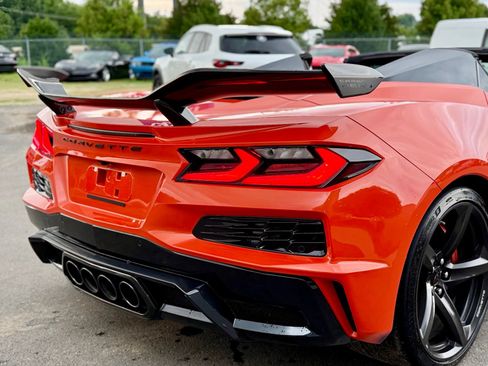 Used 2025 Chevrolet Corvette Z06 w/ Z07 Performance Package RWD image 3