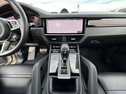 Used 2021 Porsche Cayenne S image 21