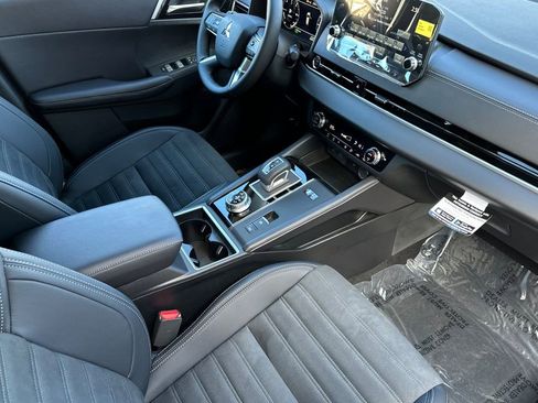 New 2025 Mitsubishi Outlander SE AWD/4WD image 16