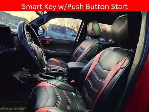 Used 2022 Toyota Tacoma TRD Sport image 8