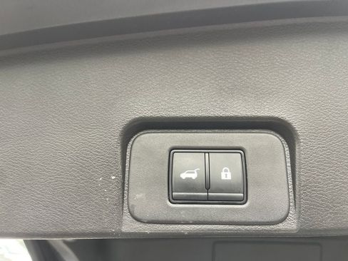 Used 2024 Nissan Rogue SV AWD/4WD image 18