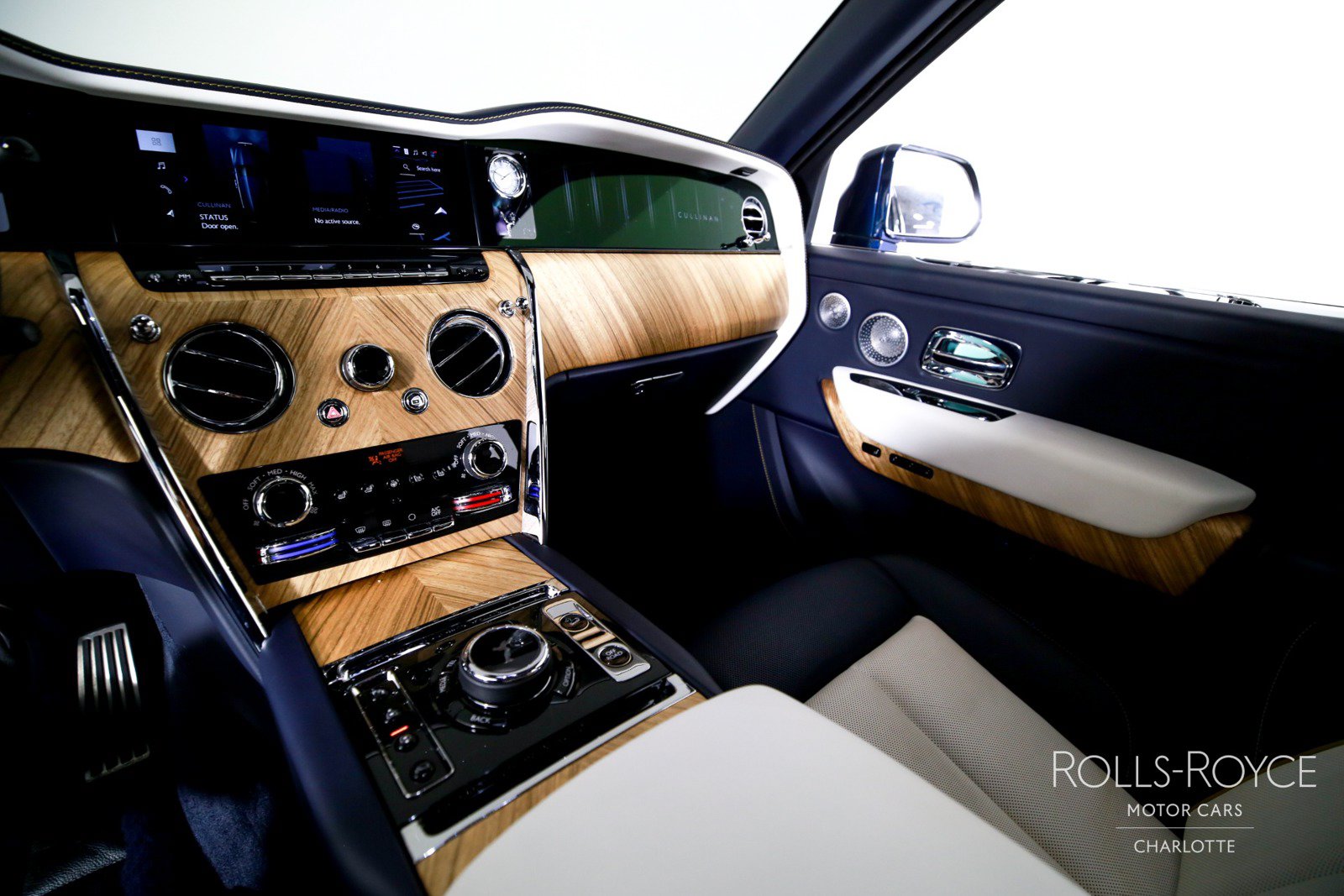 Certified 2025 Rolls-Royce Cullinan AWD/4WD image 16