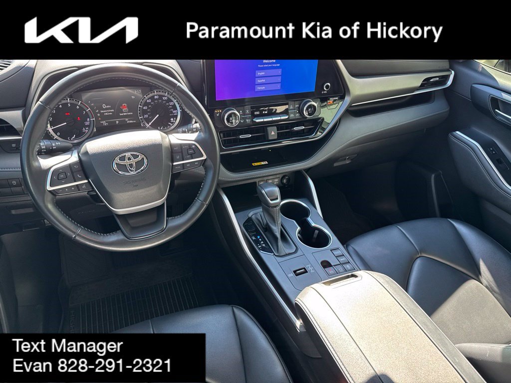 Used 2023 Toyota Highlander XLE FWD image 16