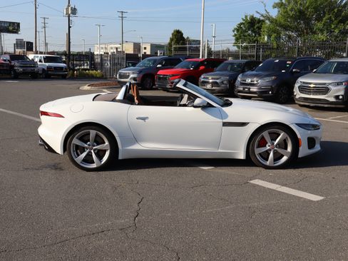 Used 2022 Jaguar F-TYPE Convertible RWD image 11