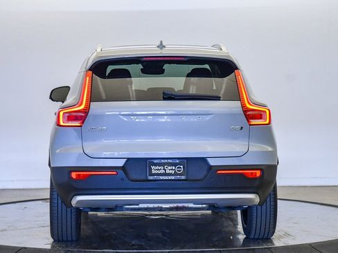 Certified 2025 Volvo XC40 B5 Plus image 3