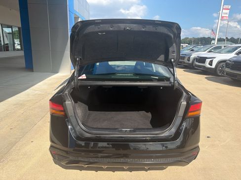Used 2024 Nissan Altima 2.5 SV FWD image 6