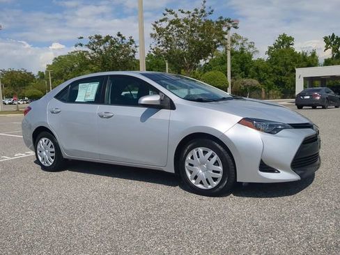 Used 2019 Toyota Corolla LE image 2