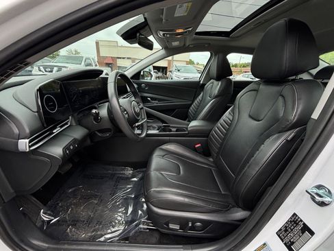 Used 2025 Hyundai Elantra Limited image 33