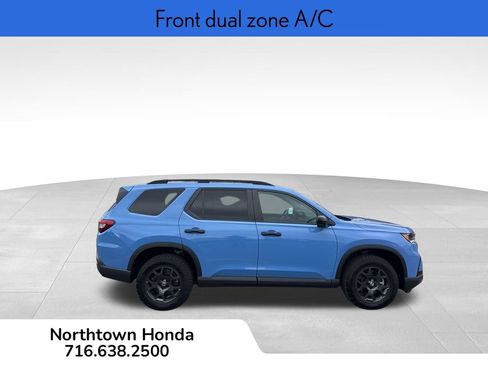 Used 2025 Honda Pilot TrailSport image 3