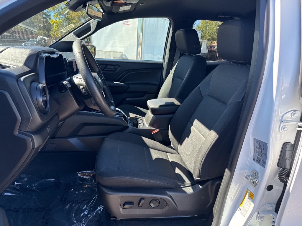 Used 2024 Chevrolet Colorado W/T w/ Advanced Trailering Package AWD/4WD image 9