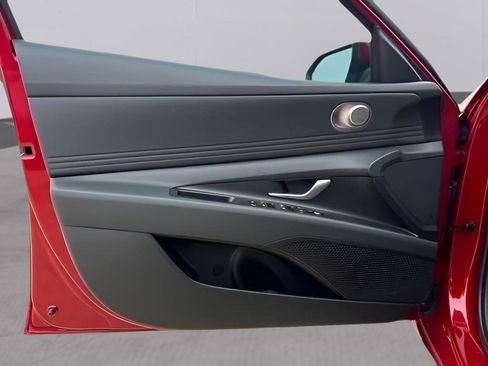 Used 2025 Hyundai Elantra Sport image 18