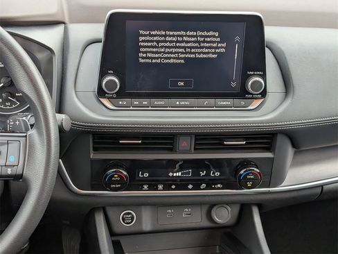 Used 2023 Nissan Rogue SV image 12