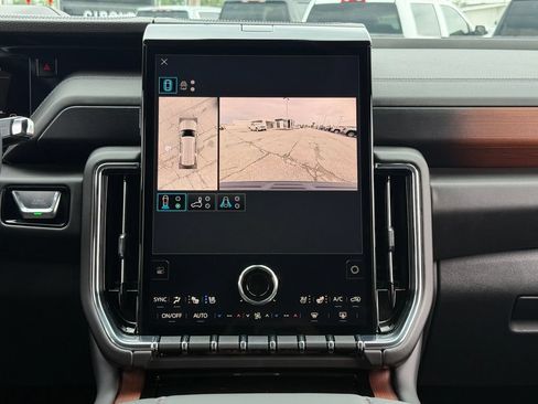 Used 2025 GMC Yukon Denali w/ Sun & Power Step Package AWD/4WD image 43