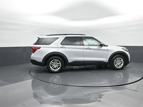 New 2026 Ford Explorer Active image 8