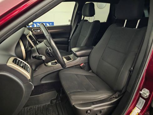 Used 2017 Jeep Grand Cherokee Laredo w/ Quick Order Package 23E image 12