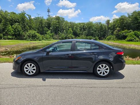Used 2024 Toyota Corolla LE FWD image 3