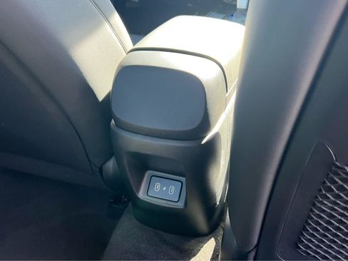 New 2026 Hyundai Elantra Limited FWD image 24
