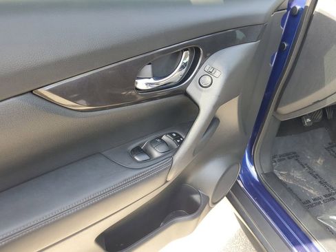 Used 2018 Nissan Rogue S image 25