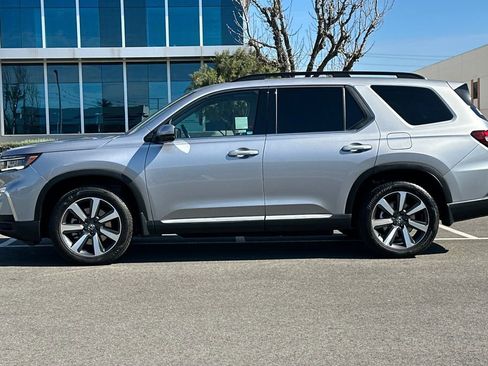 Certified 2024 Honda Pilot Touring image 7