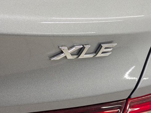 Used 2017 Toyota Camry XSE image 30