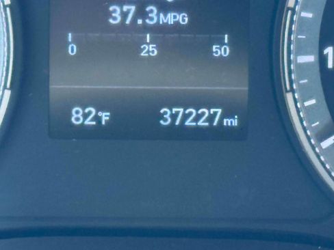 Used 2021 Hyundai Venue SEL FWD image 19