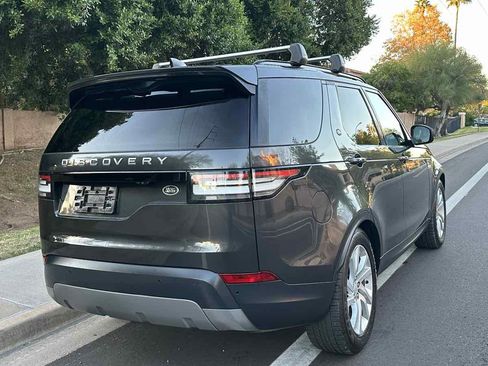 Used 2018 Land Rover Discovery SE image 8