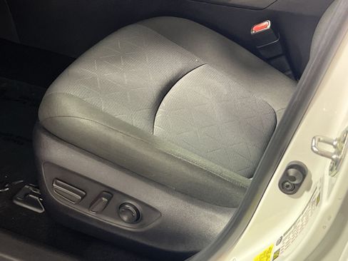 Used 2025 Toyota RAV4 XLE AWD/4WD image 14