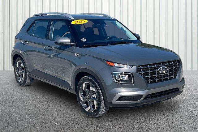 Used 2025 Hyundai Venue SEL FWD image 1