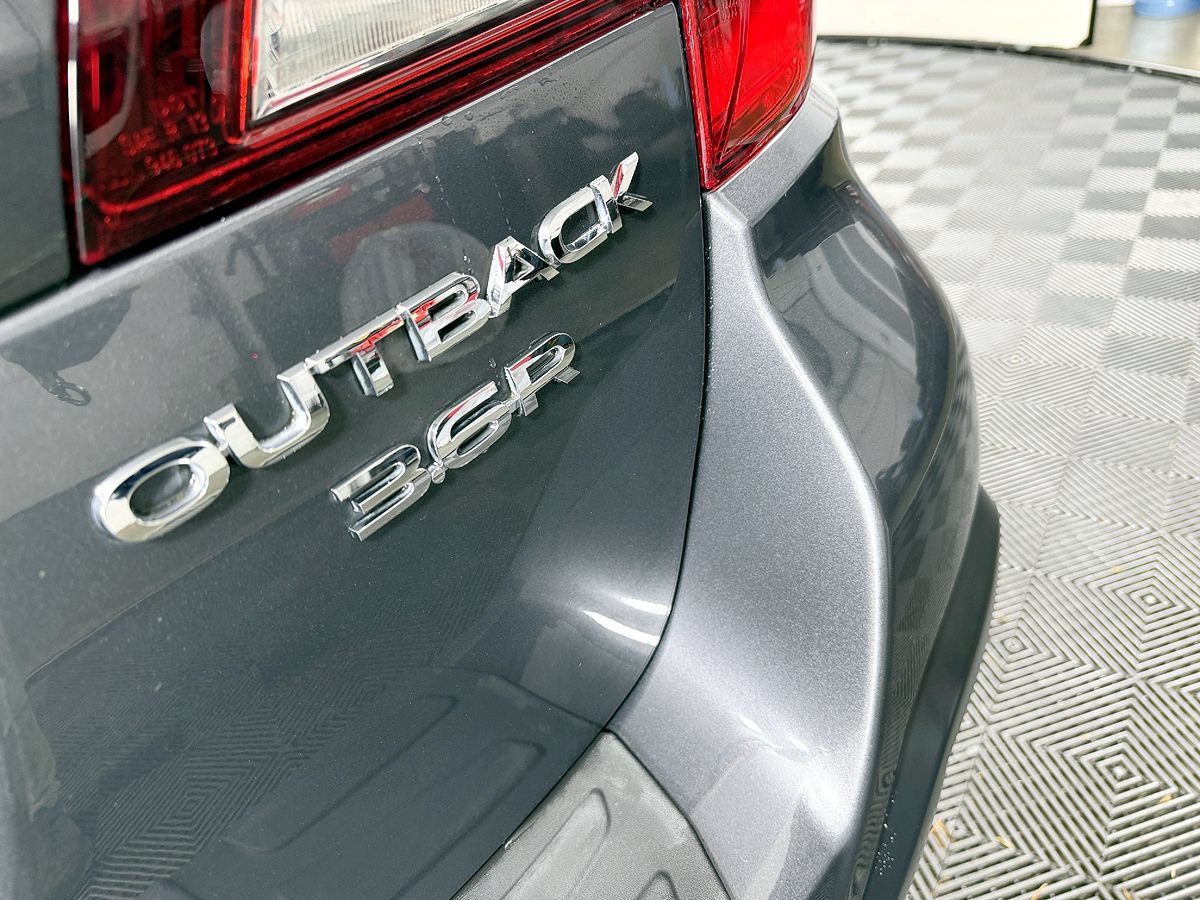 Used 2019 Subaru Outback 3.6R Limited AWD/4WD image 11