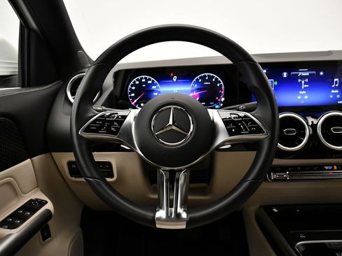 Used 2025 Mercedes-Benz GLA 250 4MATIC image 21