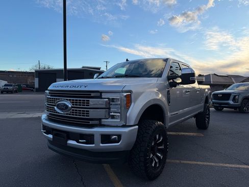 Used 2019 Ford F350 Platinum w/ Platinum Ultimate Package image 4