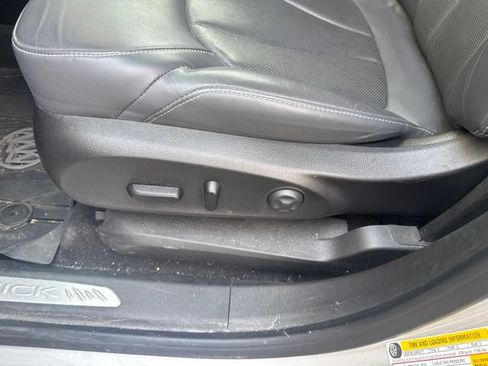 Used 2019 Buick Envision Essence FWD image 18