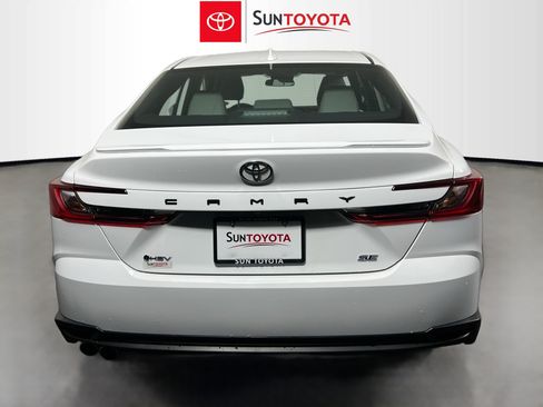 Used 2026 Toyota Camry SE FWD image 5