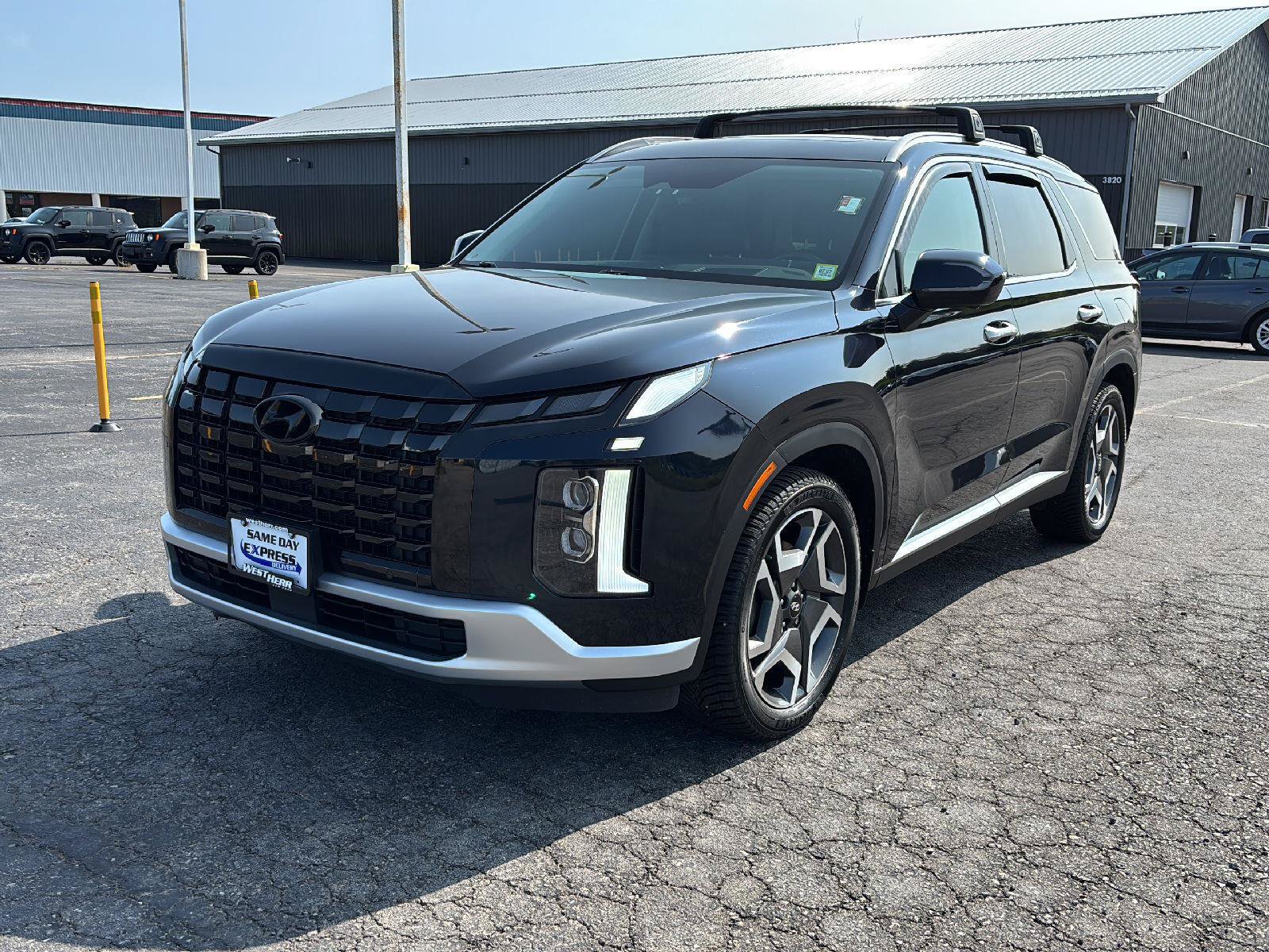 Used 2023 Hyundai Palisade Limited AWD/4WD image 3