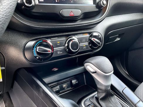 Used 2023 Kia Soul LX w/ LX Technology Package image 35