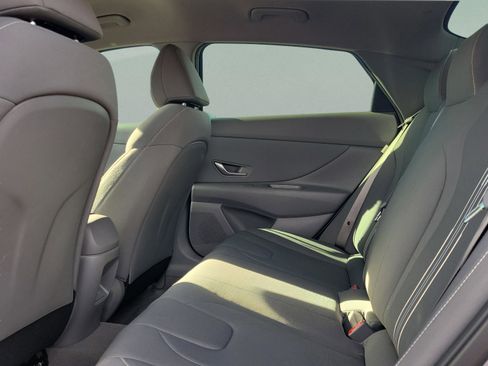 Used 2025 Hyundai Elantra Sport image 5