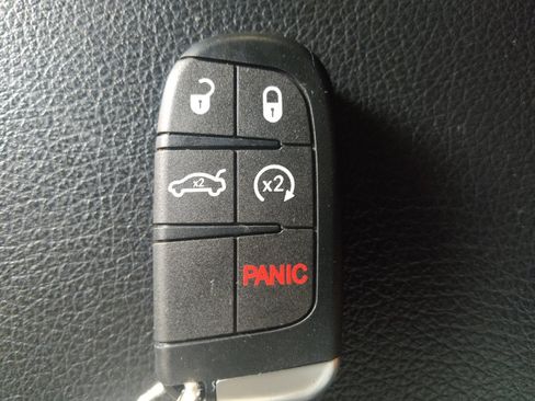 Used 2020 RAM 1500 Laramie AWD/4WD image 32