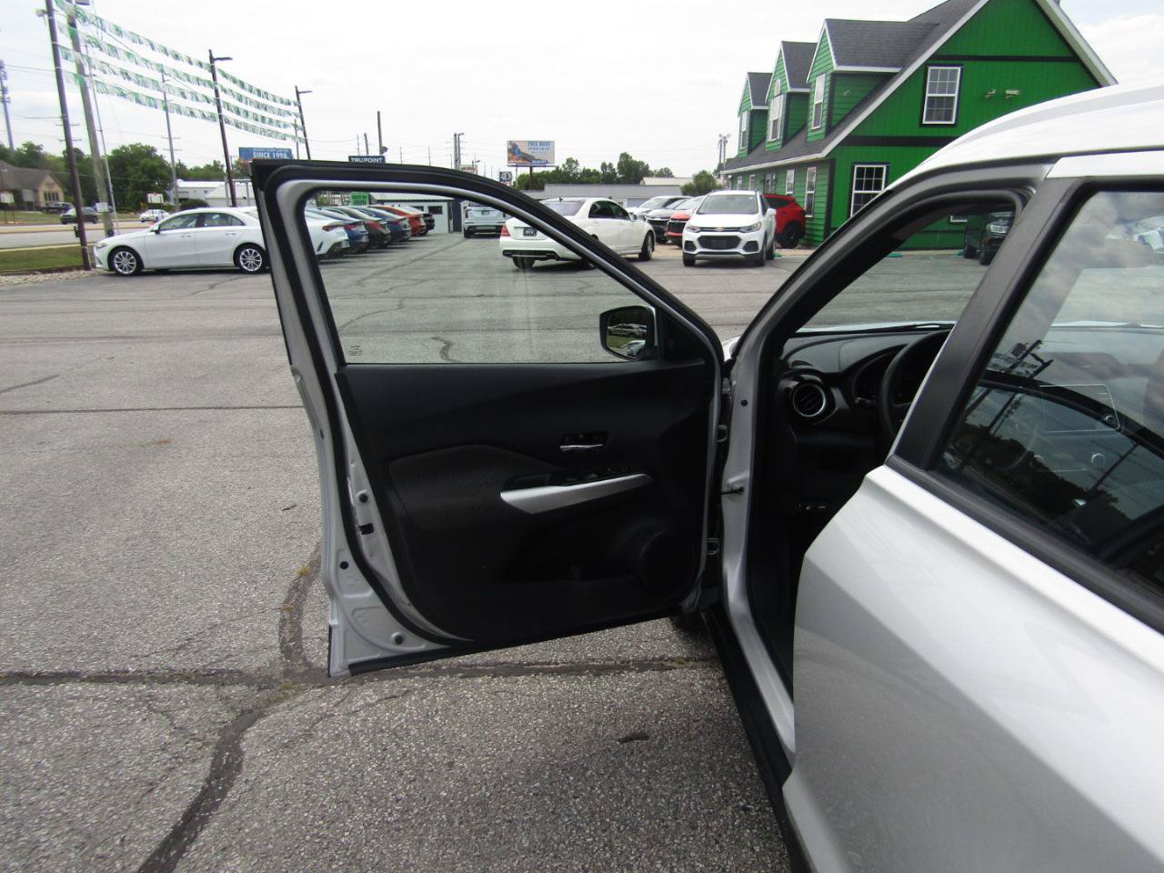 Used 2020 Nissan Kicks SV FWD image 10